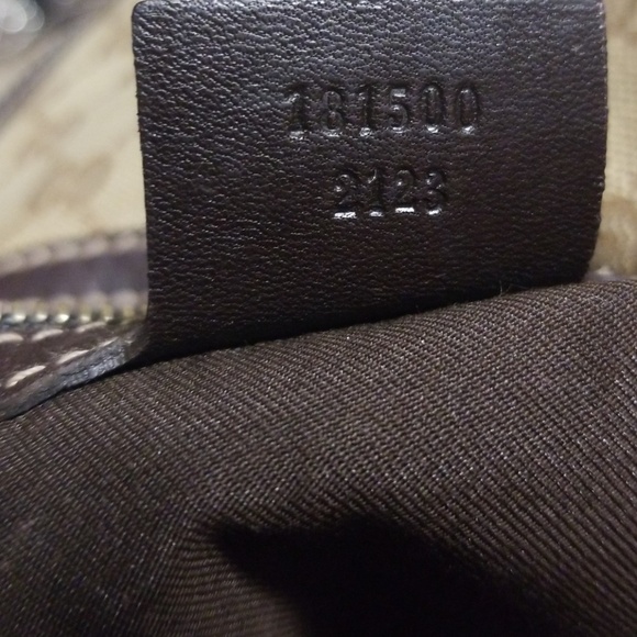 SOLD ON THEREALREAL.COM AUTHENTIC GUCCI HOBO BAG - Picture 4 of 4